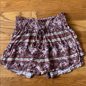 American Eagle Patterned Flowy Short